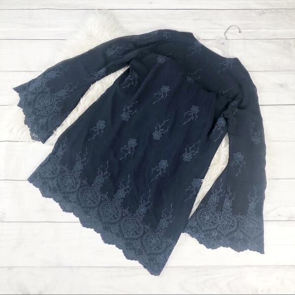 WAYF Women's Halifax Blue Embroidered V-Neck Long‎ Bell Sleeves Size Large - Picture 5 of 6